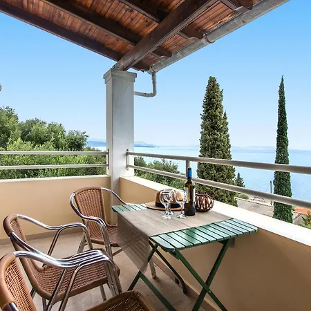 Bed & Breakfast View 3*